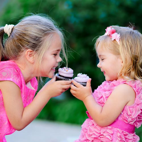 girls-with-cupcakes.jpg